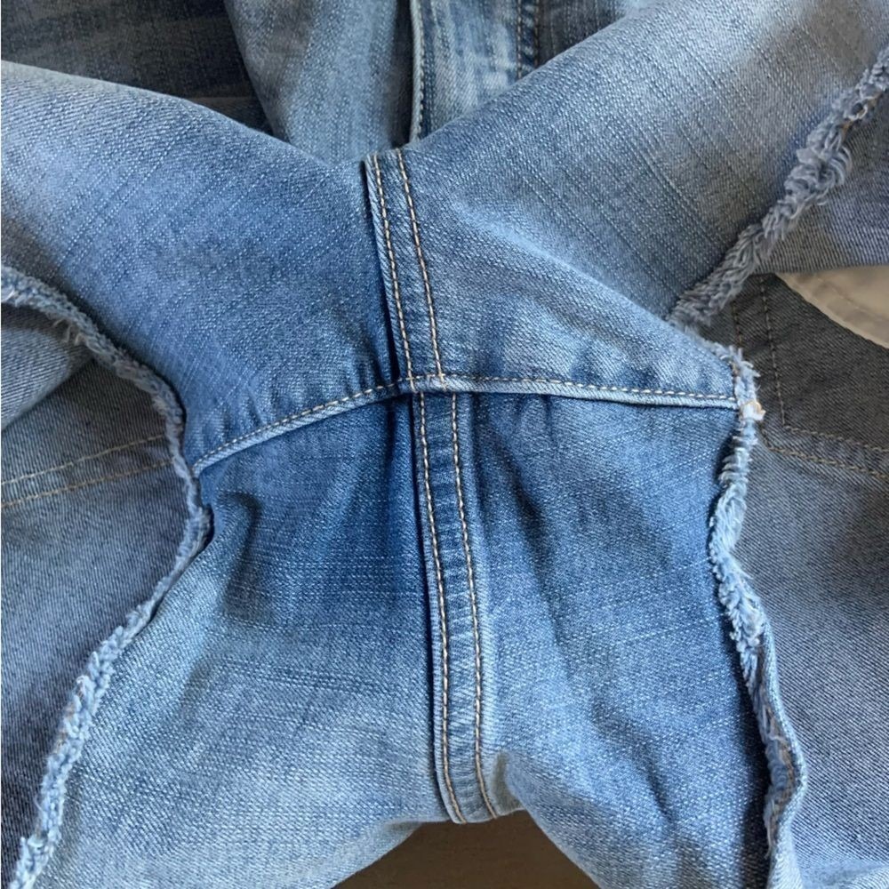 TORRID Women's Lace Trim Distressed Raw Hem Denim Shorts Size 20 - Picture 11 of 11